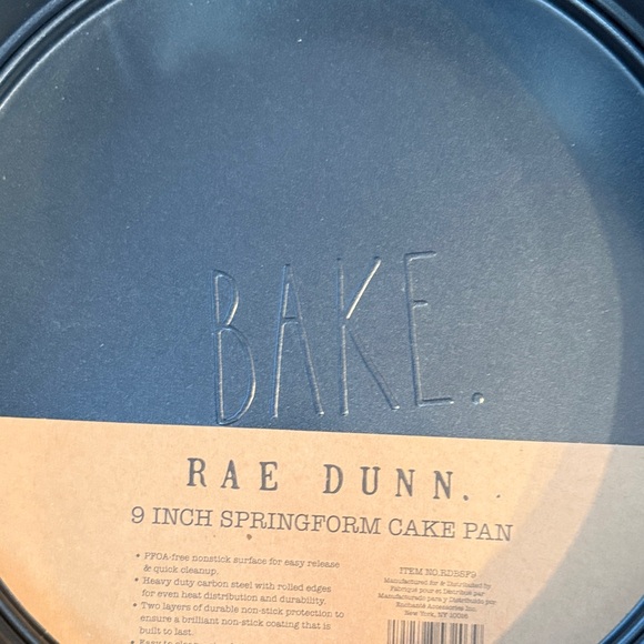 Rae Dunn 9" Springform Pan - Picture 2 of 2